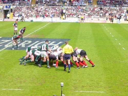 Mit der richtigen Armbewegung kicken Rugbyspieler besser