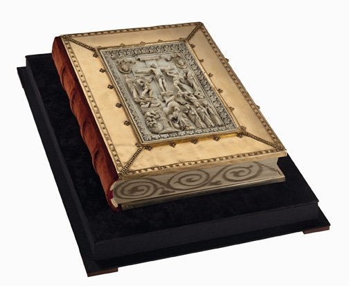 Faksimile des Sakramentars von Kaiser Heinrich II. an Papst Benedikt XVI. übergeben