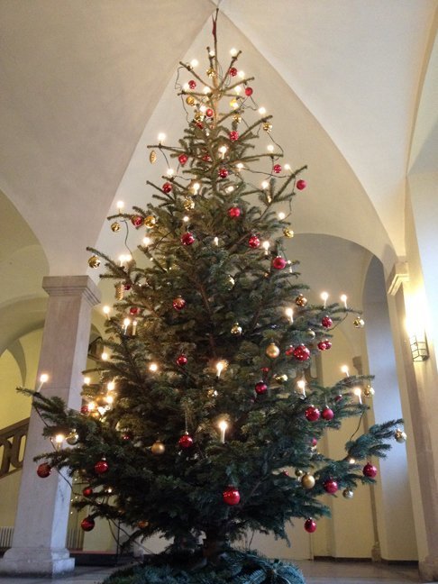 Christbaum-Geschichte: vom essbaren Schmuck zum Lametta