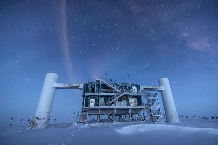 Erste Neutrinos aus dem fernen Kosmos