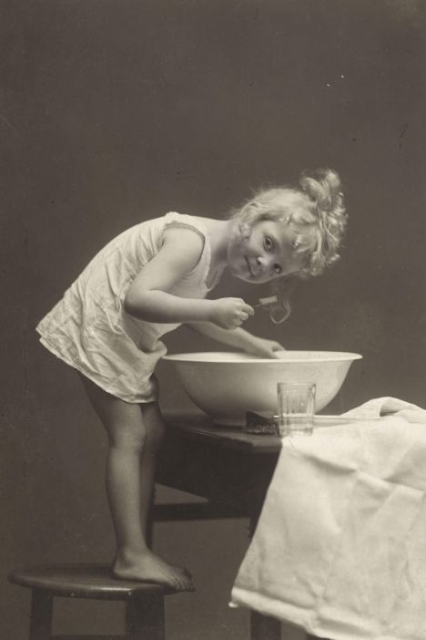 Kleine Prinzen und große Mädchen in historischen Fotografien