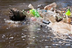 Plastikmüll durchzieht die Themse