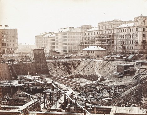 Gigantische Schau des Fortschritts