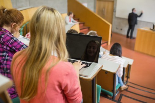 Laptops in der Vorlesung: Von wegen Hilfsmittel