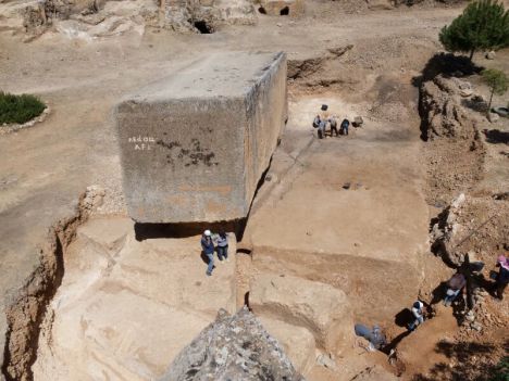 Forscher entdecken größten Steinblock der Antike