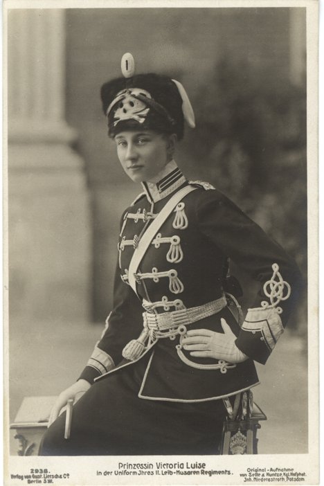 Ausstellung FRAUENSACHE: Eine Prinzessin in Uniform
