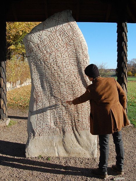 Rätselhafte Runenstein-Inschrift neu interpretiert