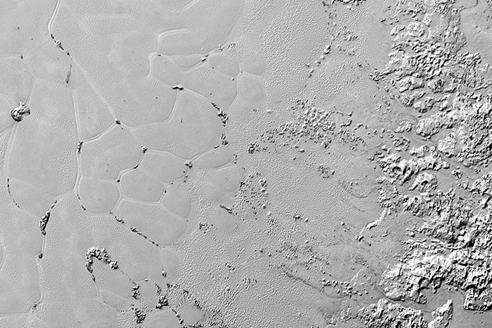 Pluto: Umwälzströmung im Eis