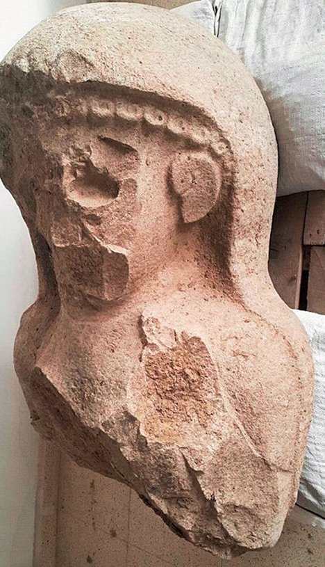 3000 Jahre alte Frauenstatue entdeckt – Göttin oder Königin?