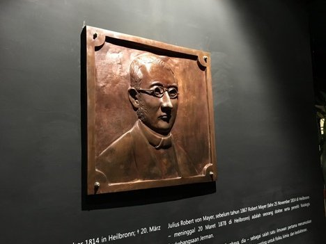 Ehren für Robert Mayer in Indonesien