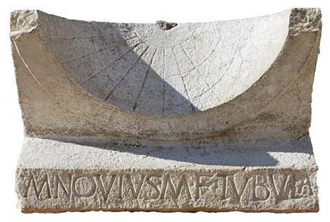 Sonnenuhr mit Geschichte entdeckt