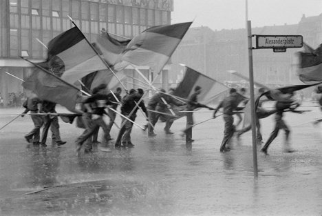 Digitalisierung von Fotos zur DDR-Geschichte