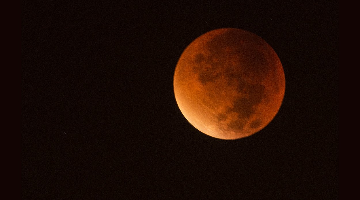 Jahrhundert-Mondfinsternis und Mars-Opposition