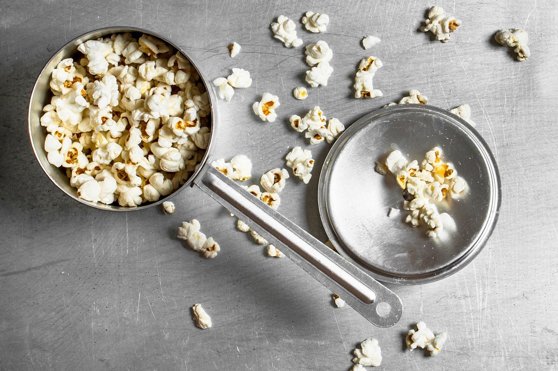 Warum „poppt“ Popcorn?