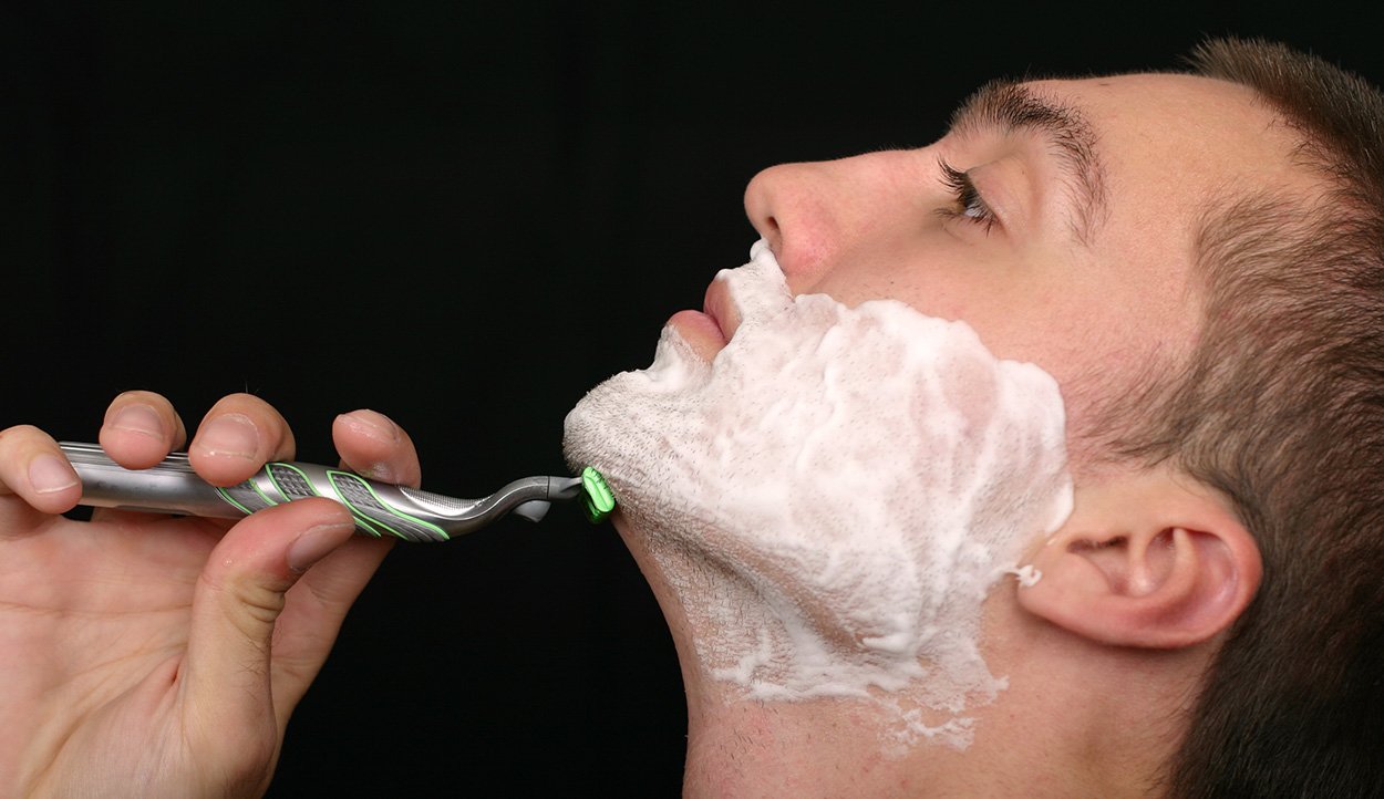 Wie Haare den Rasierer stumpf machen