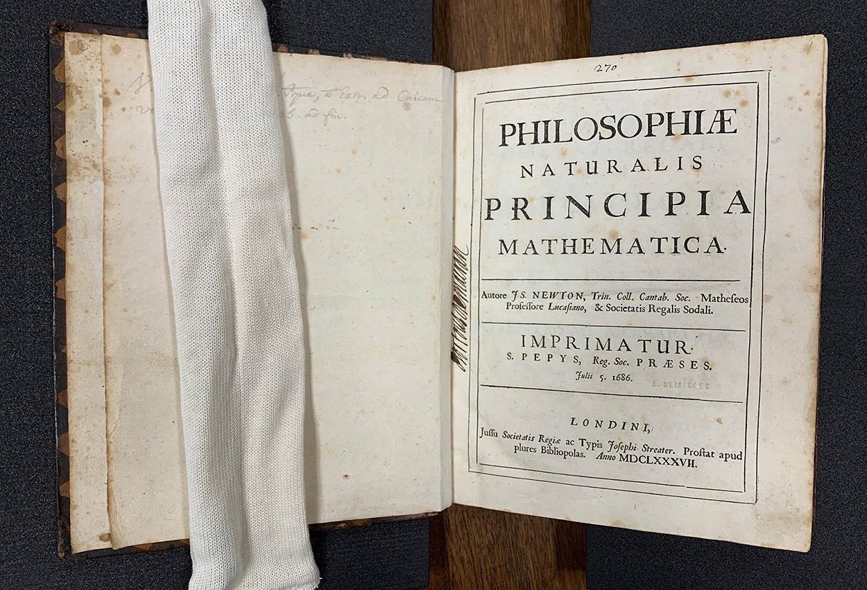 Hunderte Erstausgaben von Newtons "Principia" aufgespürt
