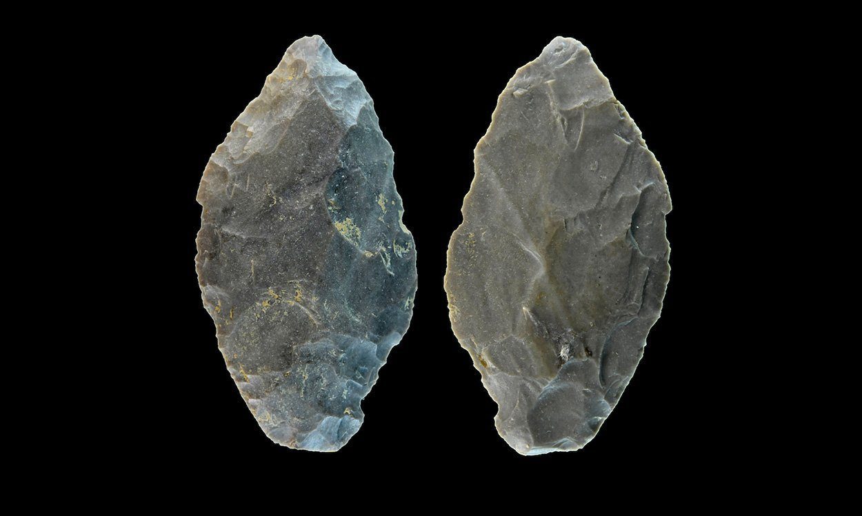 Feuerstein-Blattspitze belegt Großwildjagd der Neandertaler