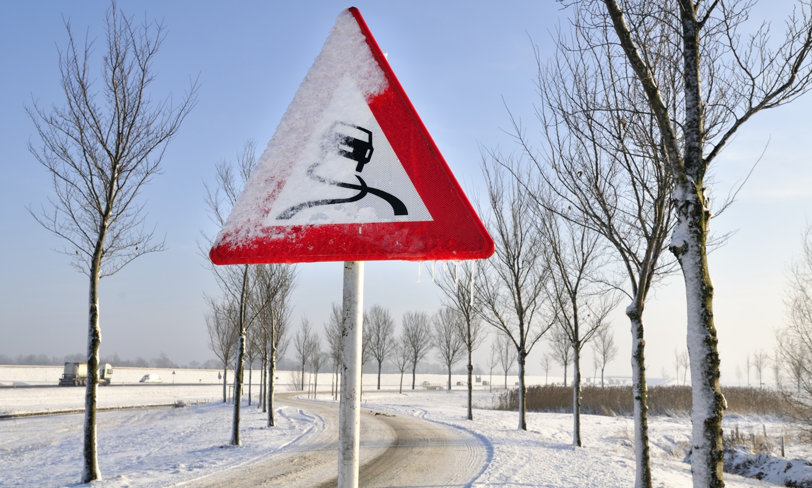 Winterliche Kälte und ihre Auswirkungen auf die Umwelt: Ein Blick auf verschiedene Enteisungsmethoden