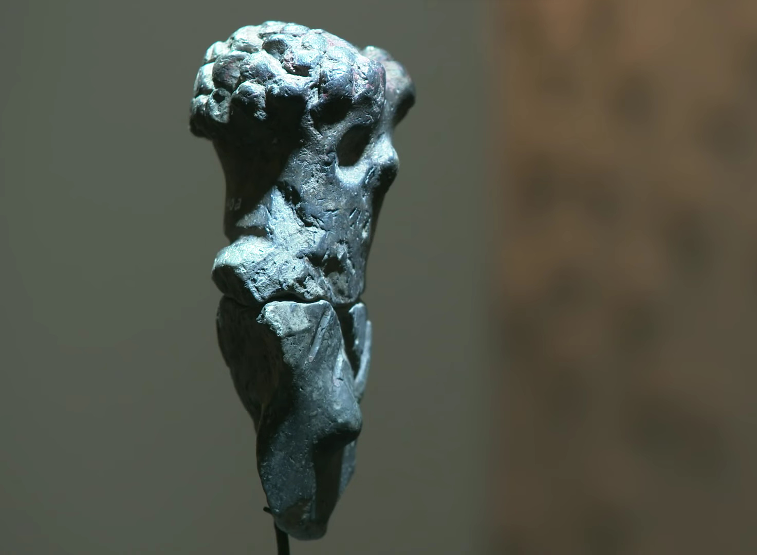 Eine jungsteinzeitliche Frauenfigur im Visier