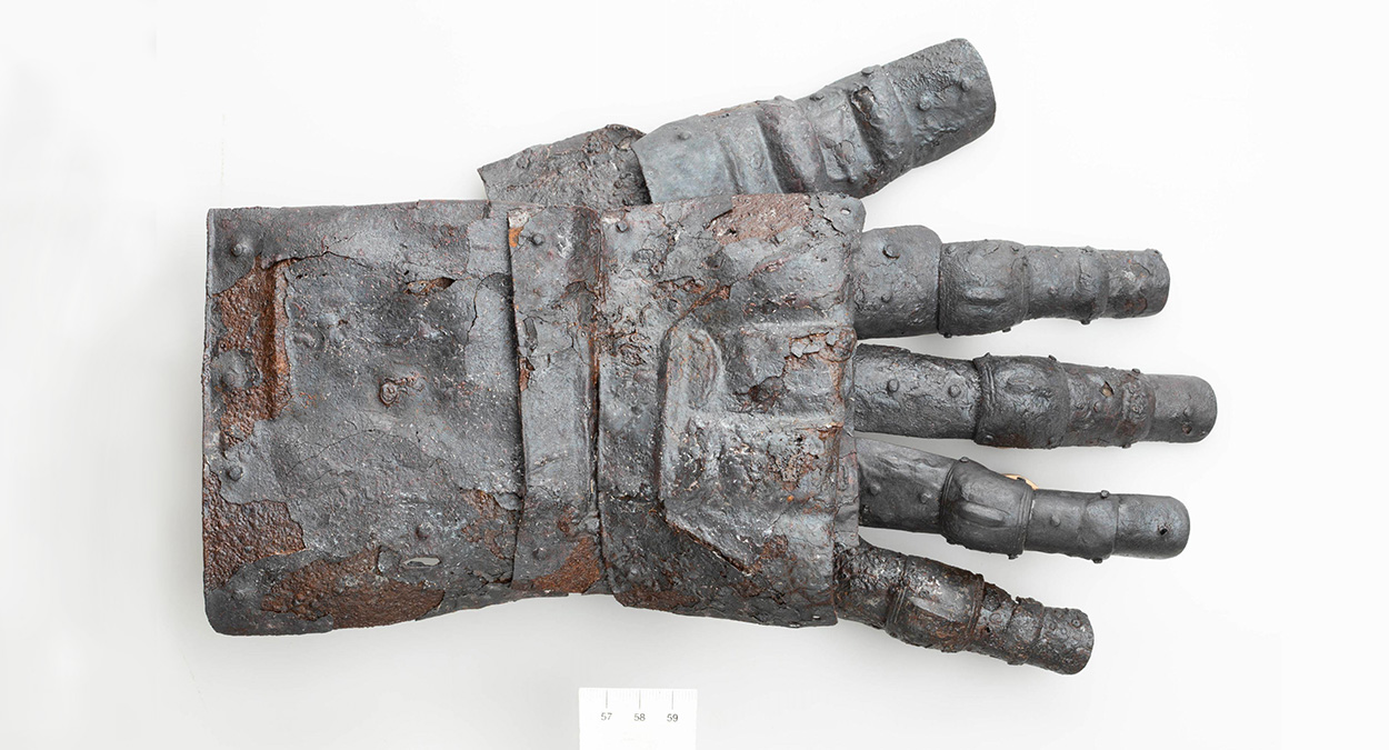 Panzerhandschuh aus dem Mittelalter entdeckt