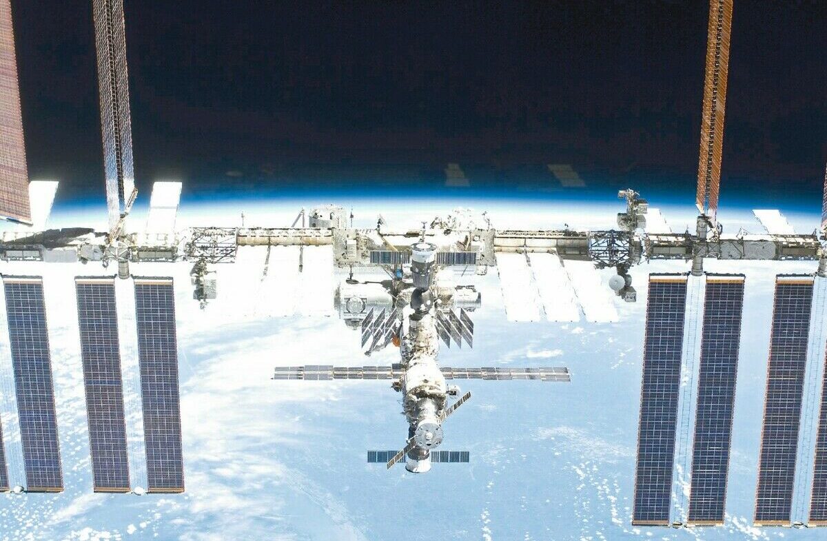 Weltraumbier, Betonmischer im All und tote Froscheier