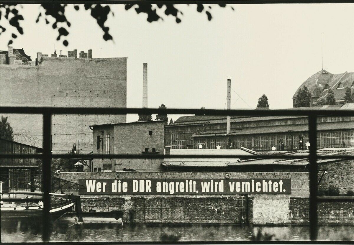 Ummauertes Land