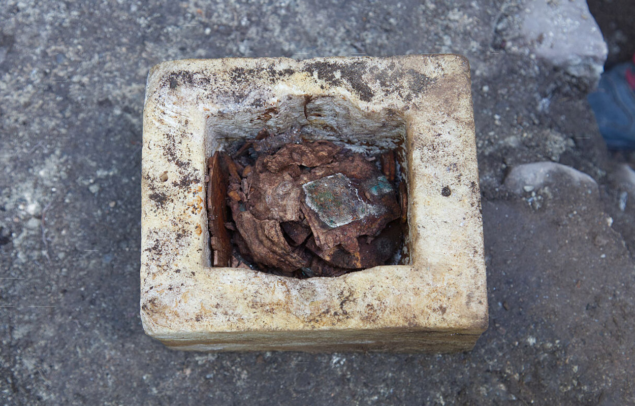 Seltene Elfenbein-Pyxis in römischem Reliquienschrein entdeckt