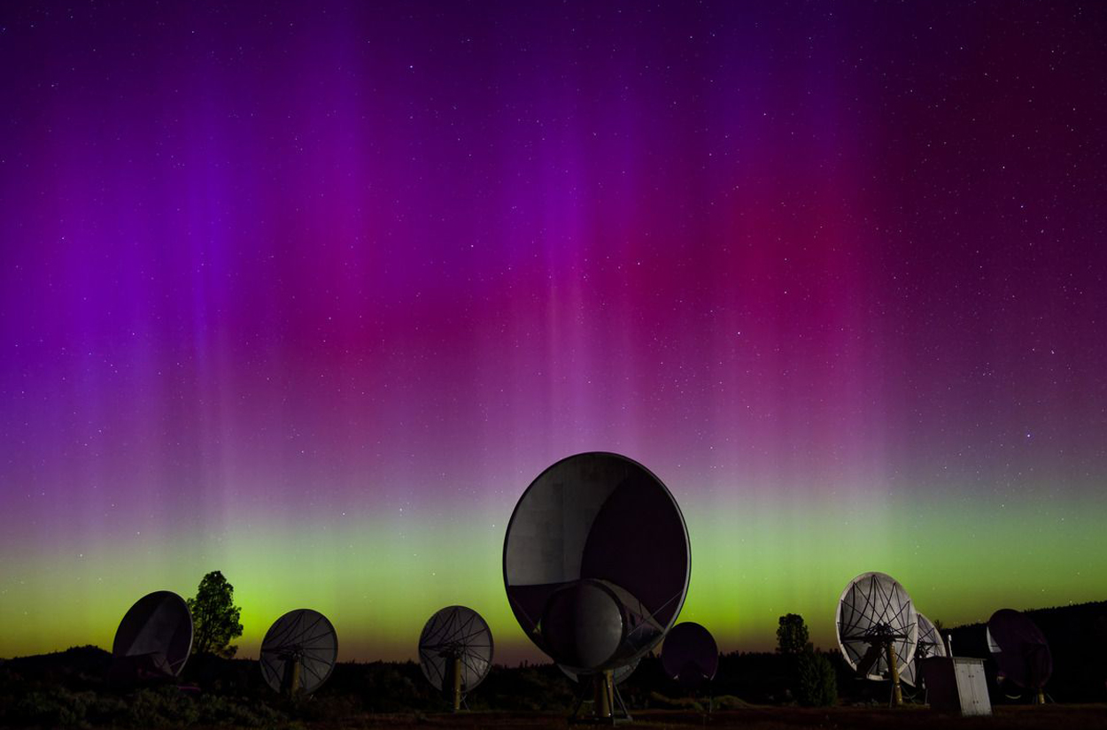 Polarlichter überm Antennen-Meer