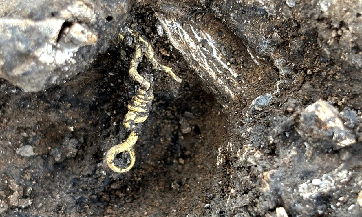 Ein seltenes römisches Brandgrab mit Goldbeigaben