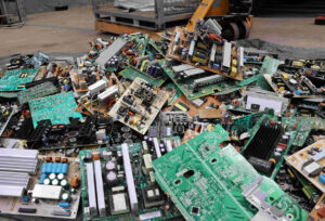 Foto von einem Haufen Elektroschrott