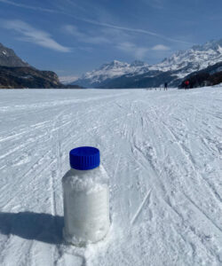 Foto einer Schneeprobe von der Loipe beim Engadin Skimarathon