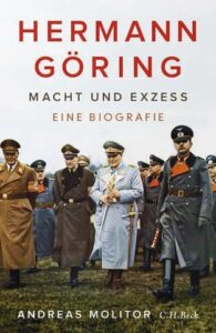Buchcover mit Titel, Untertitel, Autorennamen und historischem Foto von Männern in Uniformen im Freien.
