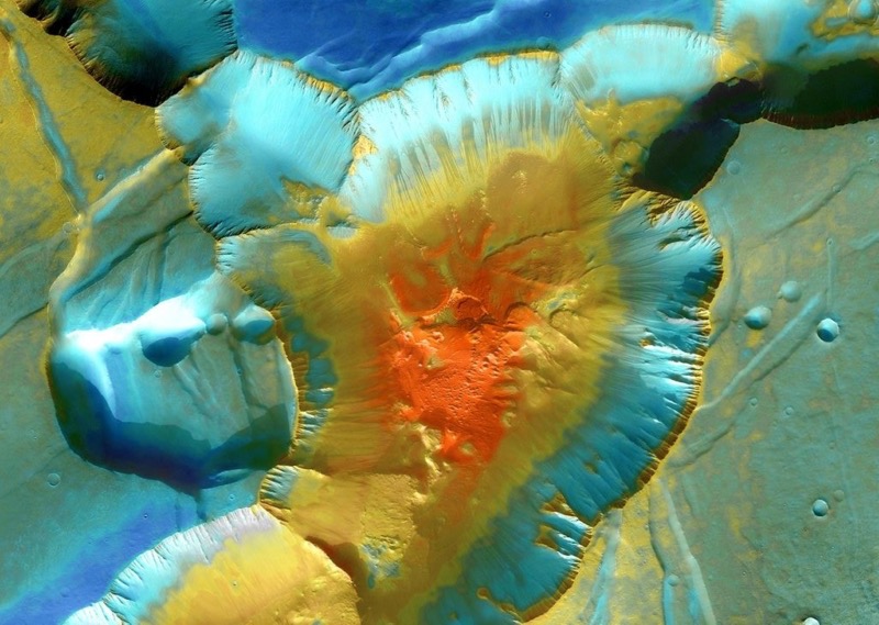 An dieser Stelle in Noctis Labyrinthus, dem Ausläufer eines großen Grabenbruchsystems, münden mehrere Canyons und bilden eine vier Kilometer tiefe Mulde. (Foto: NASA/JPL-Caltech/University of Arizona)