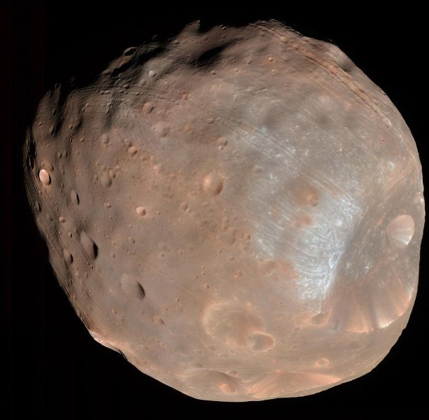 Klein, aber höchstinteressant: Benannt nach dem griechischen Gott der Angst, ist Phobos einer der beiden Monde des Mars. Er ist nur etwa 21 Kilometer breit. (Bild ©  NASA/JPL-Caltech/University of Arizona)