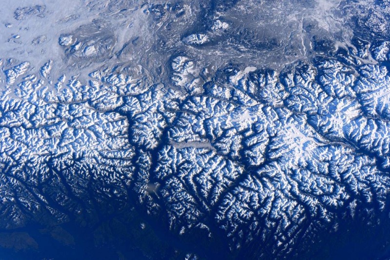 Die Rocky Mountains an der Westküste von Kanada. Der britische ESA-Astronaut Tim Peake schoss das Bild an Silvester 2015.