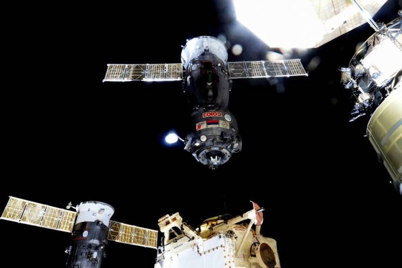 Heimflug zur Erde: Die russische Kapsel Soyuz TMA-17M dockt von der ISS ab und bringt drei Crew-Mitglieder zurück zur Erde. Diese landeten am 11. Dezember 2015 in Kasachstan. (Foto: NASA)