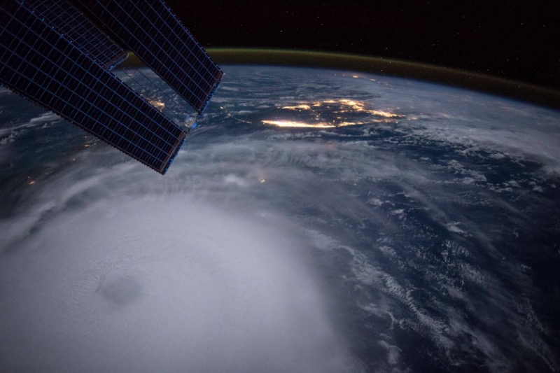 Anfang Oktober fegte der Hurrikan Joaquin über die Bahamas. Astronaut Scott Kelly fotografierte das Unwettergetüm von oben. (Foto: NASA)