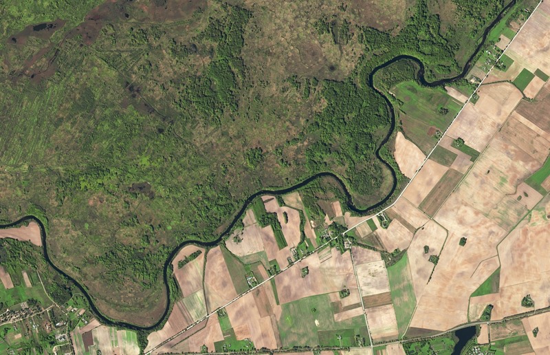 Der Fluss trennt Litauen (unten) und den russischen Verwaltungsbezirk Kalingrad (oben). (Foto: eoVision 2017/European Space Imaging 2017)