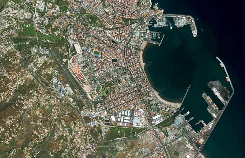 Die spanische Stadt Melilla an der afrikanischen Mittelmeerküste ist ein südlicher Außenposten Europas. (Foto: eoVision 2017/European Space Imaging 2017)