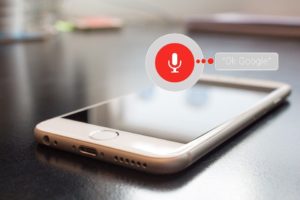 Smartphone mit Mikroy-Symbol