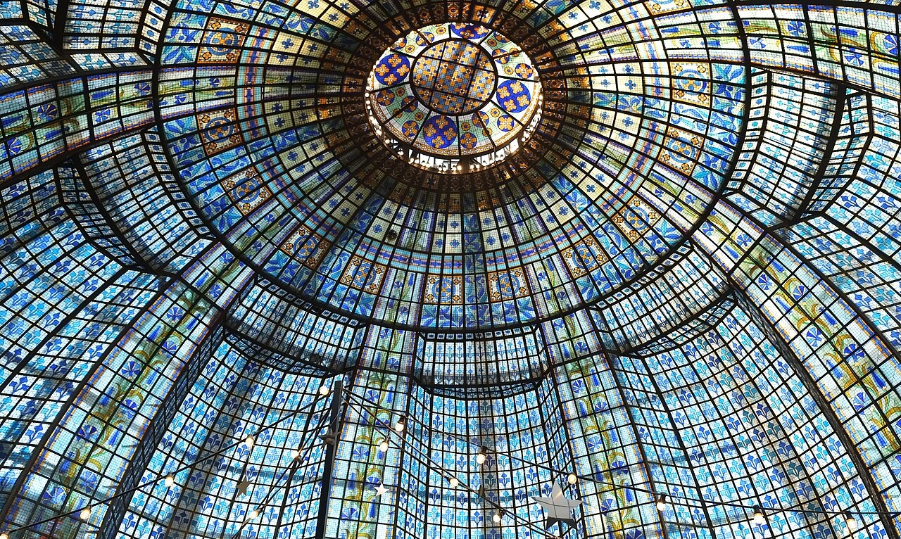 Gläserne Kuppel im Pariser Kaufhaus Printemps