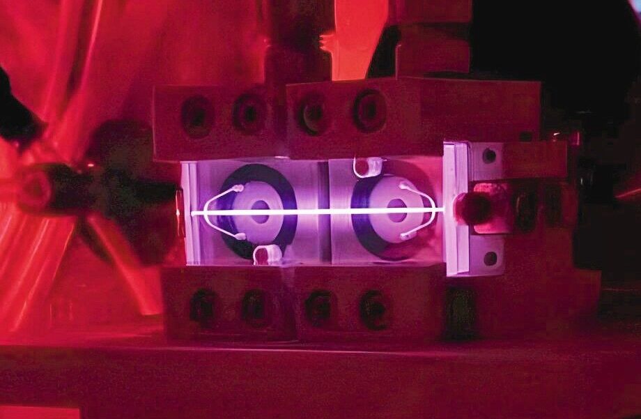 Plasmalinsen für extreme Laserpulse